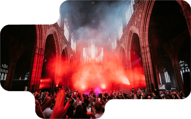 Manchester 360º: Techno parties at rooftop and amazing venues Manchester Cathedral